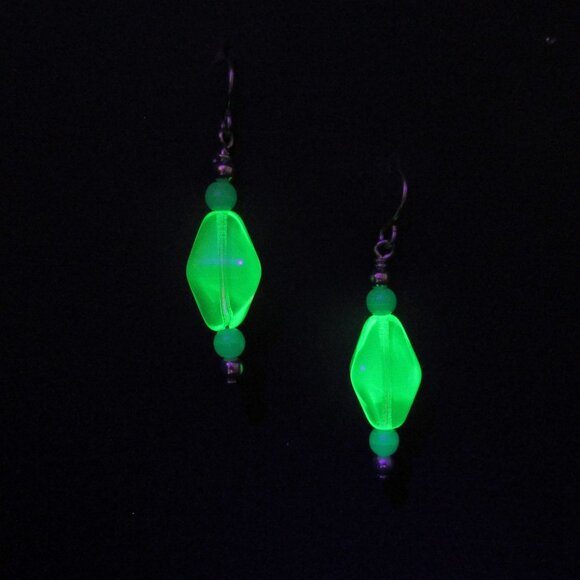 Uranium Glass bead Earrings - Picture 1 of 8